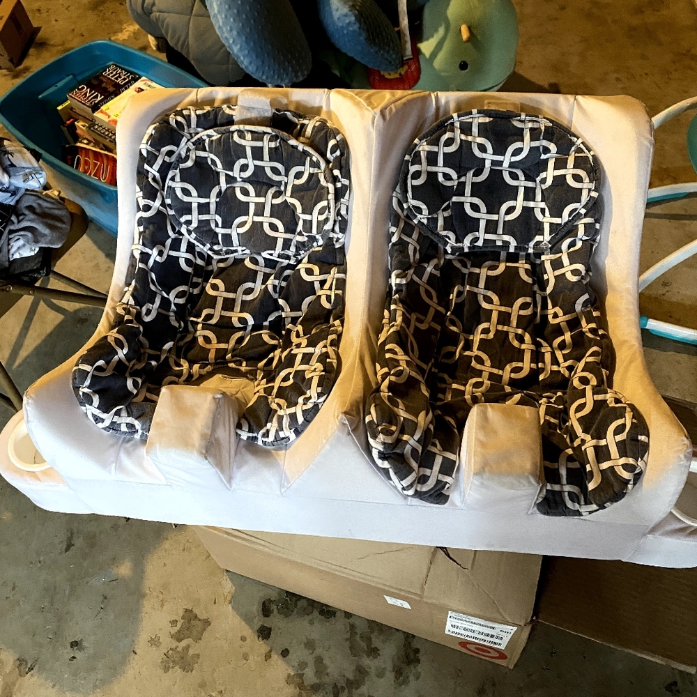 Table For Two (Twins)